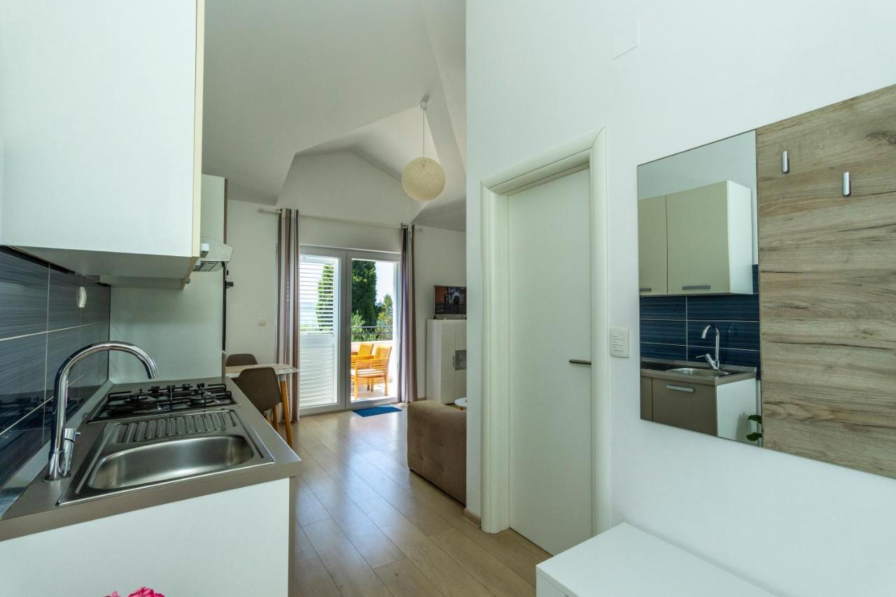 Apartments La Mirage Pirovac Bagian luar foto