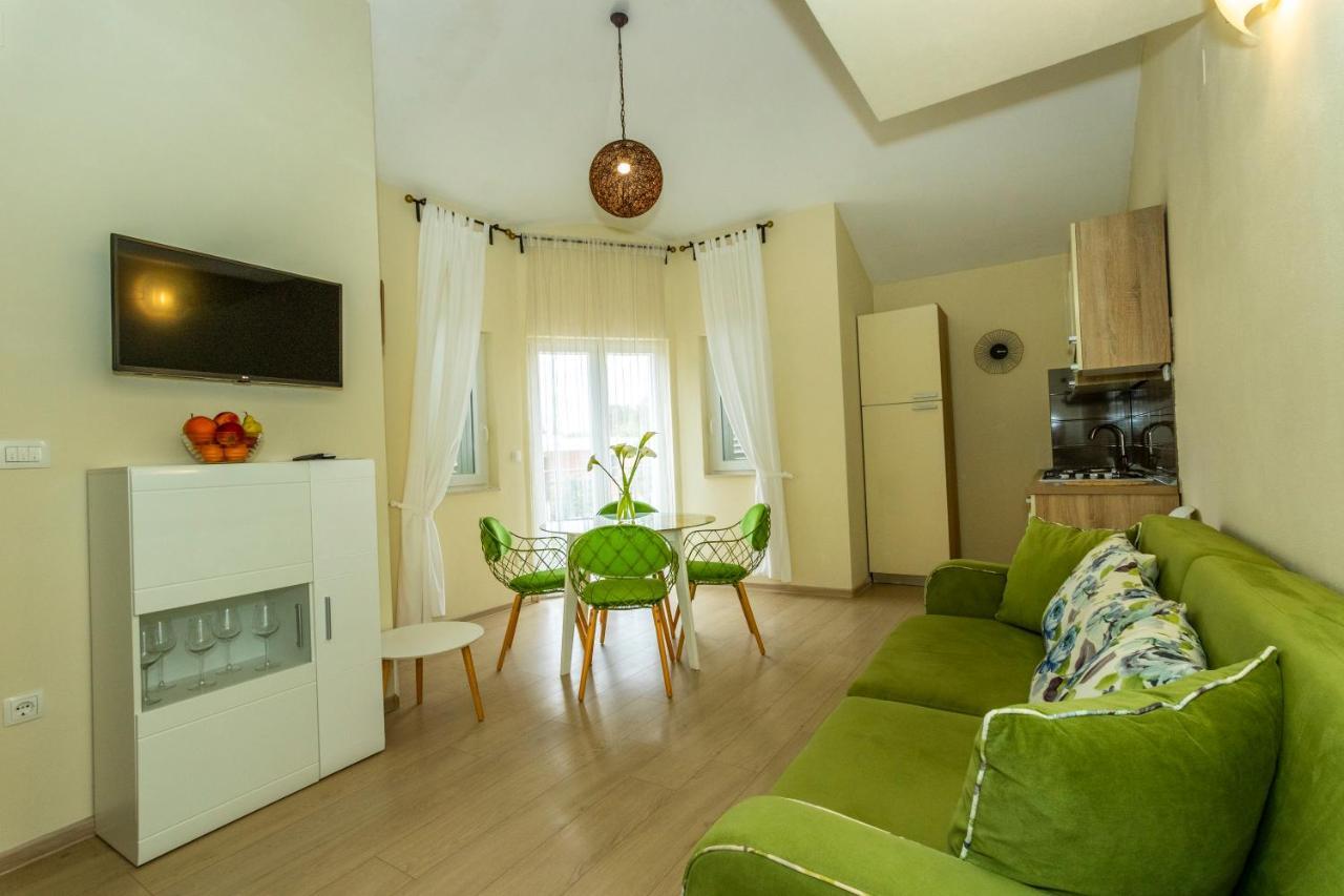 Apartments La Mirage Pirovac Bagian luar foto