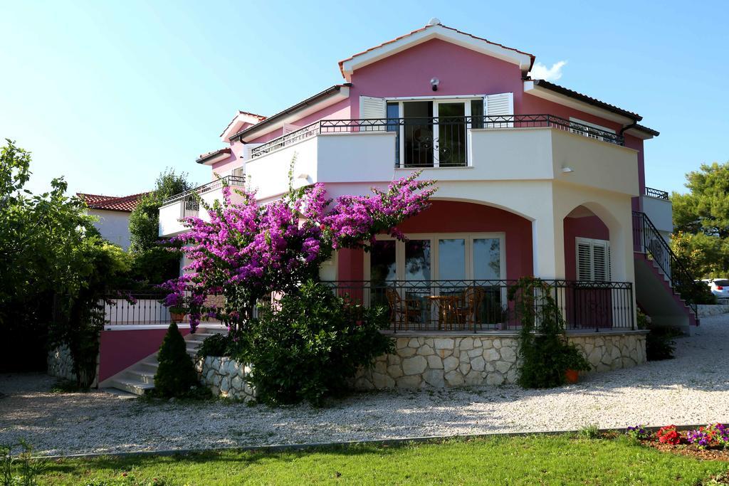 Apartments La Mirage Pirovac Bagian luar foto