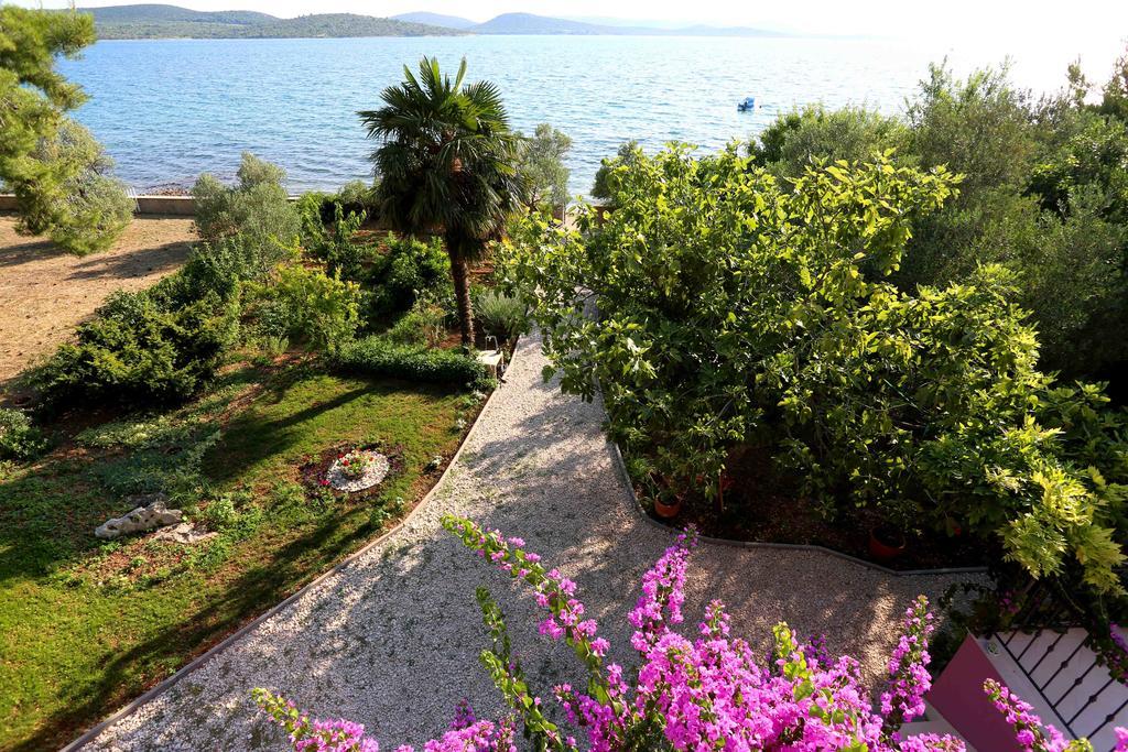 Apartments La Mirage Pirovac Bagian luar foto