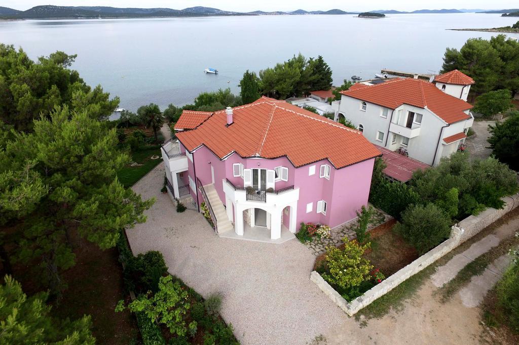 Apartments La Mirage Pirovac Bagian luar foto